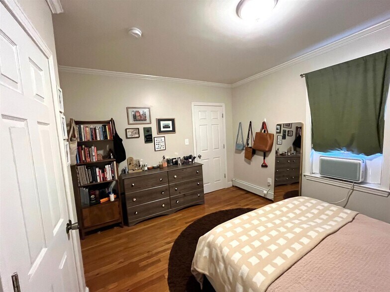 Building Photo - 22 Rice St