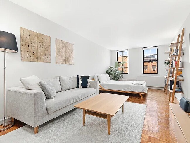 Primary Photo - 222 W 14th St