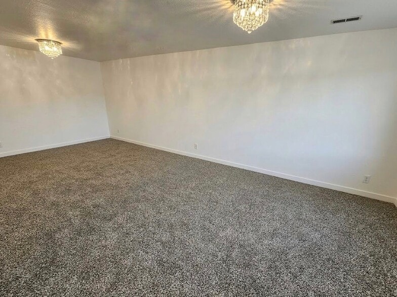 Building Photo - 4306 N Ella Rd