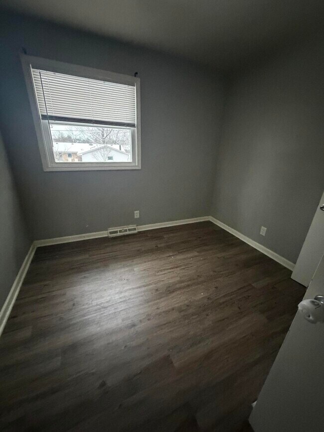 Building Photo - 2060 Alexandria Dr