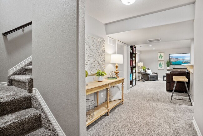 Building Photo - 580 Boxwood Dr