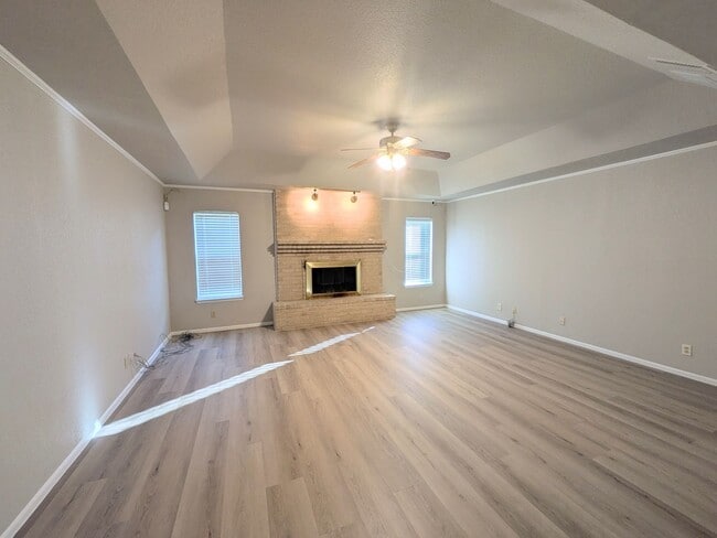 Building Photo - 6618 Cloverbend St