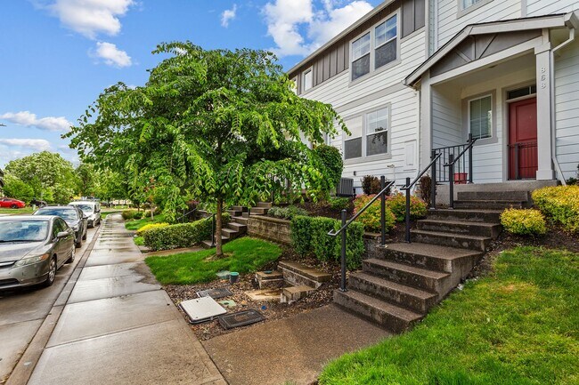 Building Photo - 3BD 2.5BA + Townhouse w/2-Car Garage + AC