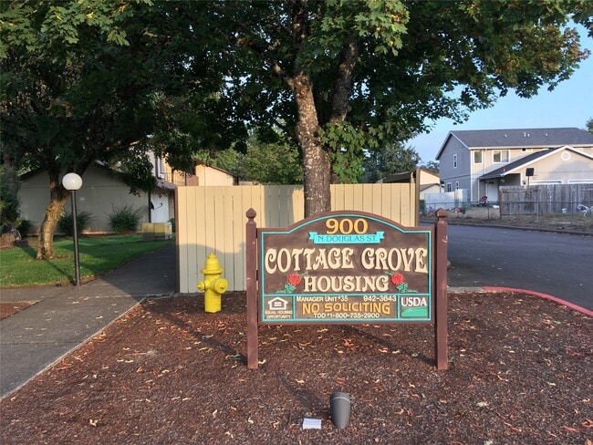 Primary Photo - 900 N Douglas Ave
