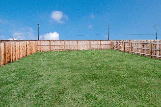 Building Photo - Stunning New 4-Bedroom Home with Upgrades ...