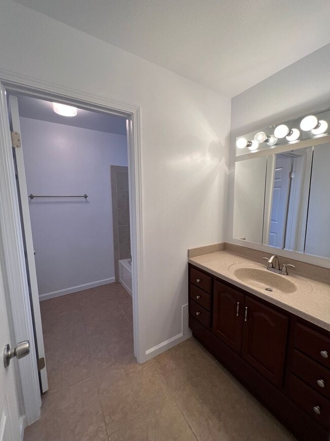Building Photo - Please contact Vaughn Realty to set up an ...