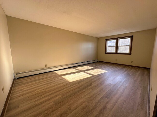 Building Photo - 33 Elwood Ave