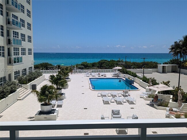 Building Photo - 6917 Collins Ave