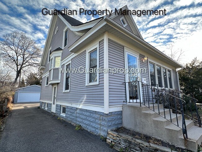 Building Photo - East Harriet Single Family Home, 2 Car Gar...