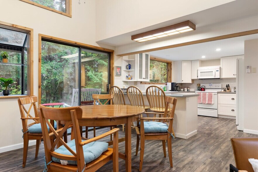 Building Photo - 804 N Main St