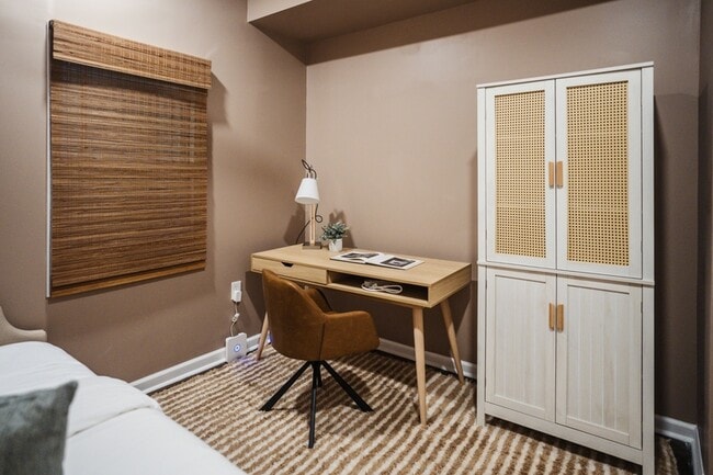 Building Photo - 1351 Oxford Rd NE