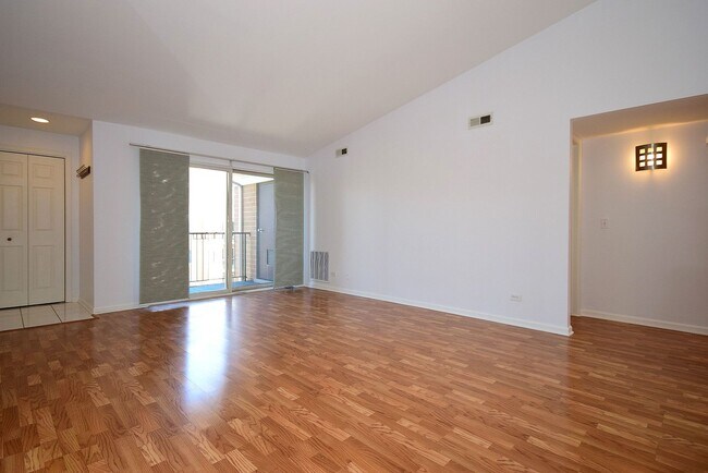 Building Photo - 5351 N East River Rd