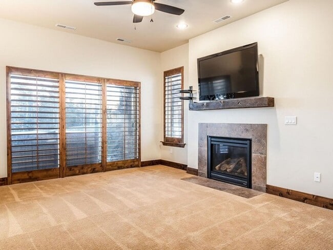 Building Photo - Desirable Black Rock Ridge with Mountain Views