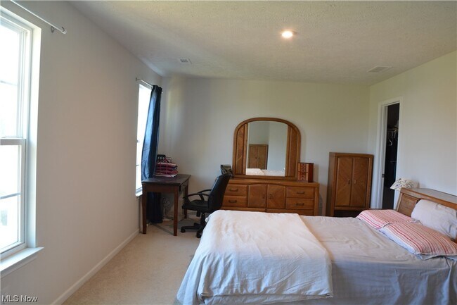 Building Photo - 267 Stone Ridge Way
