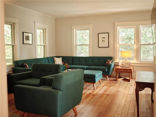 Building Photo - 38 Lake St