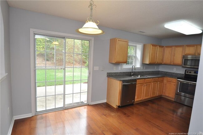 Building Photo - 806 Brickstone Dr