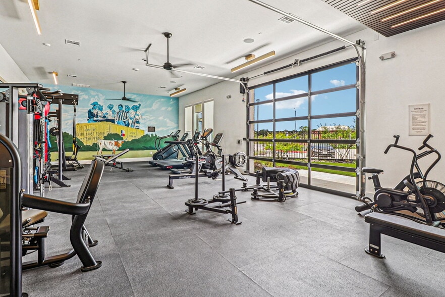 Building Photo - Range West