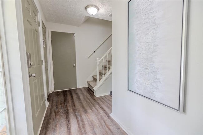 Building Photo - 2073 Raintree Pl