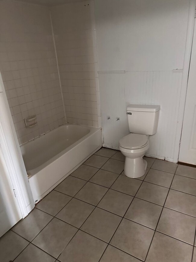 Building Photo - 3-Bedroom 2-Bath Home w/ Screened in Porch in Niceville