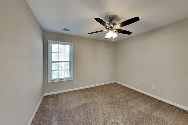 Building Photo - 450 Fairway Walk Dr NE