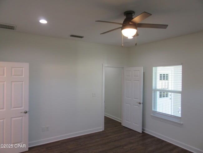 Building Photo - 2811 N Panama Ave