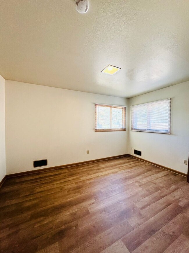 Building Photo - Spacious 4 bedroom 2 bath Ranch Style House In Fort Collins