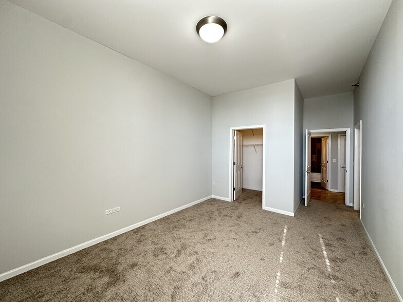 Building Photo - 1464 S Michigan Ave