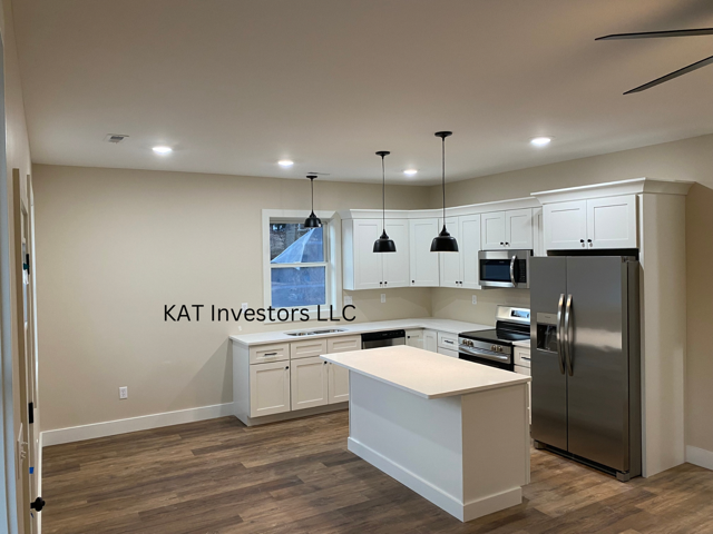 Kitchen area - 53 Ste Genevieve Dr