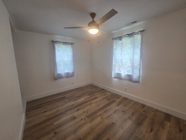 Building Photo - 2842 W Elm St