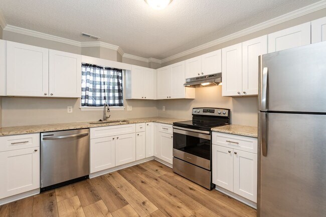 Building Photo - Fully Renovated 2BR Townhome-Style Condo – Available Now!