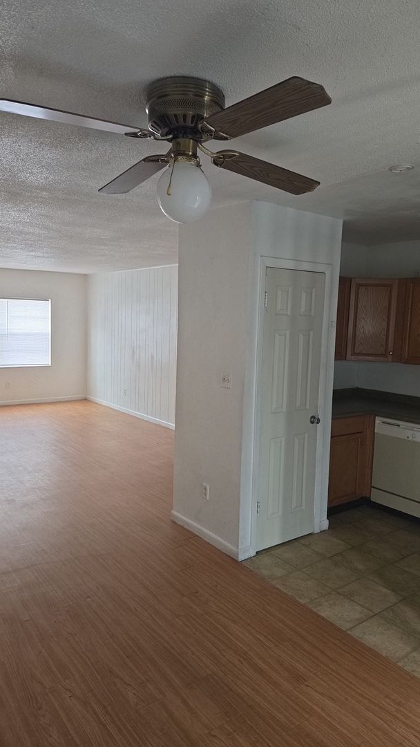 Building Photo - 3bedrooms 2 baths condo in Palms West Avai...