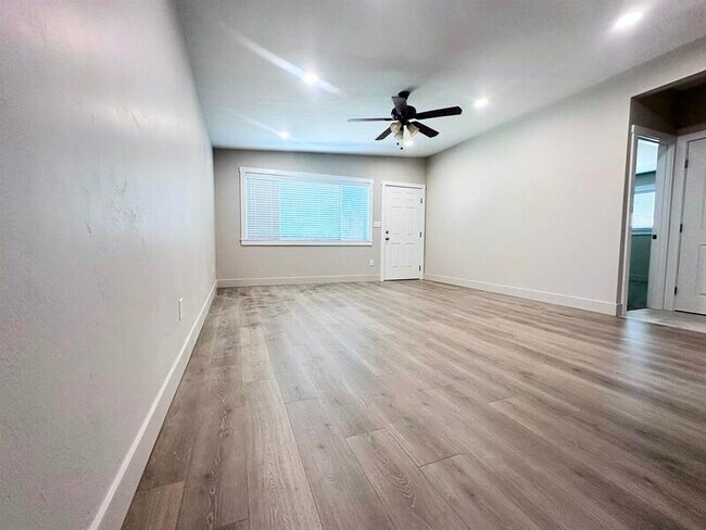 Building Photo - 70 N 200 E