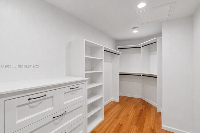 Building Photo - 735 Benevento Ave