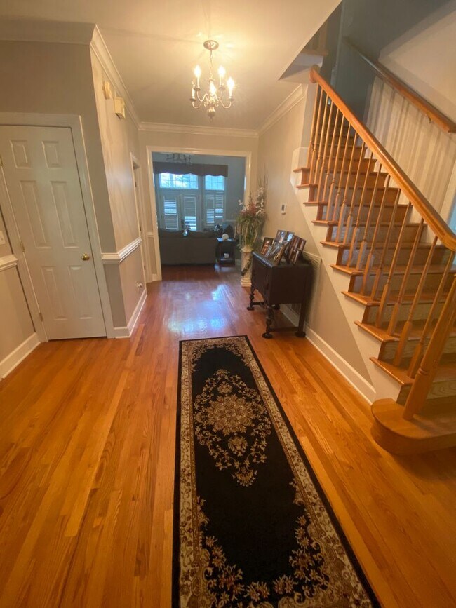 Building Photo - Beautiful Brick Home for Rent – Spacious, Bright & Welcoming