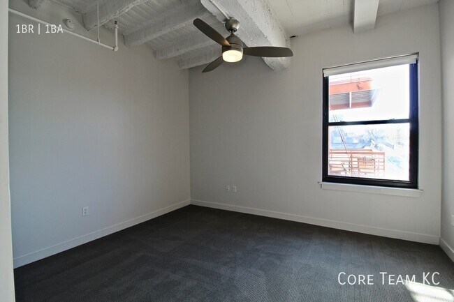 Building Photo - 217 W Pershing Rd