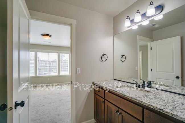 Building Photo - 5809 NE 71st Ave