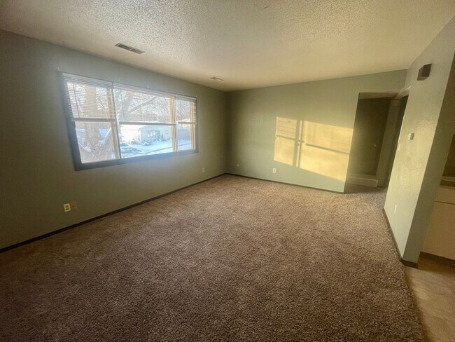 Building Photo - 3108 Sycamore Terrace