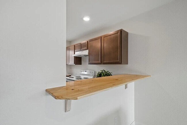 Building Photo - 677 Cook Rd