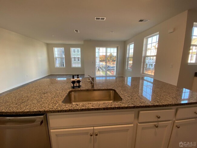 Building Photo - 246 Park Ln