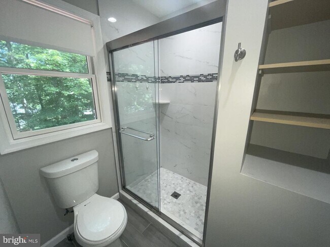 Building Photo - 6463 Honey Tree Ct