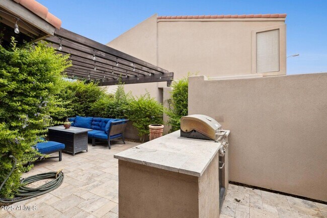 Building Photo - 5601 N 79th St