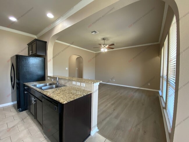 Building Photo - 513 Wedgwood Dr