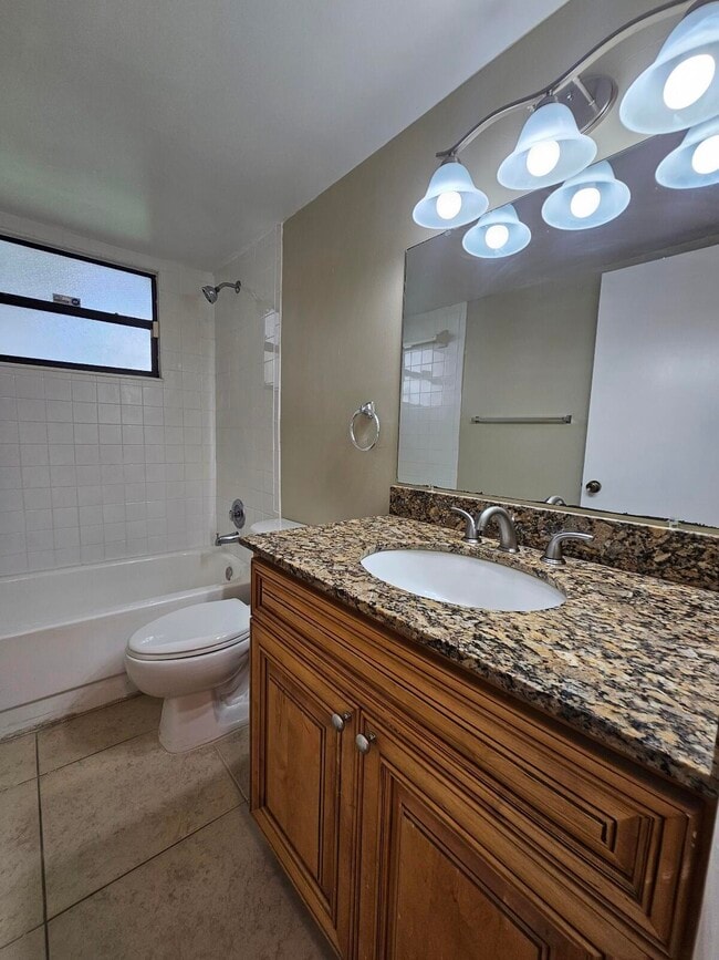 Building Photo - 1523 Lake Crystal Dr