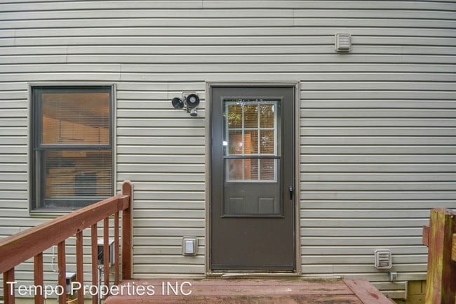 Building Photo - 1375 W Allen St