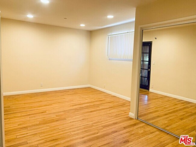 Building Photo - 3007 Jolley Dr