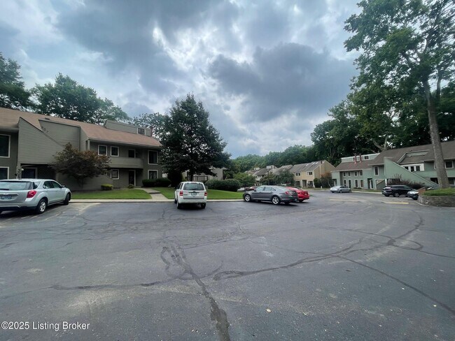 Building Photo - 302 Cres Spring Dr