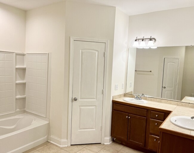 Building Photo - 43225 Creek Cir