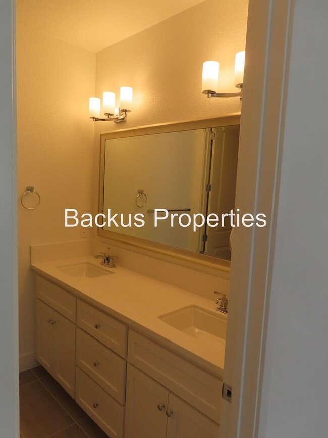 Building Photo - Newer home in Dunes Community
