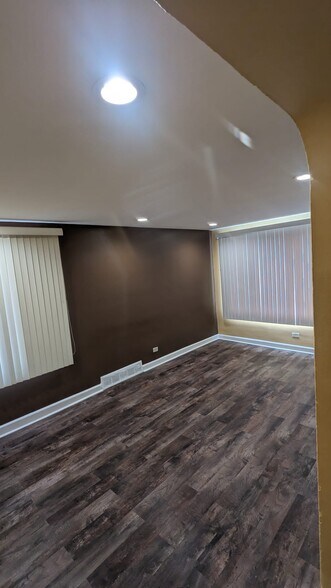 Living Room - 14504 S Edbrooke Ave