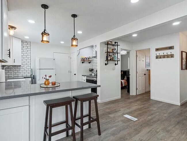 Building Photo - 43299 Ranger Cir Dr